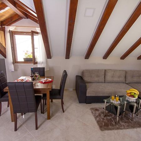 Apartment Niko Kastel Stari Каштела Номер фото